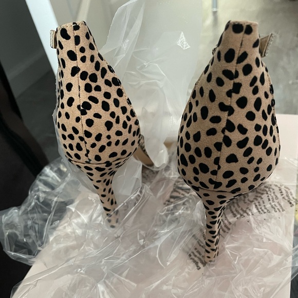 JustFab Dress Sandals (Size 6.5) - Picture 4 of 8